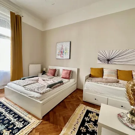 Weiner House I 2bdrm I 8ppl *