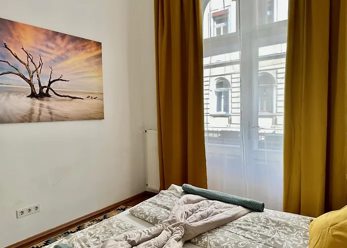 Weiner House I 2bdrm I 8ppl Apartment