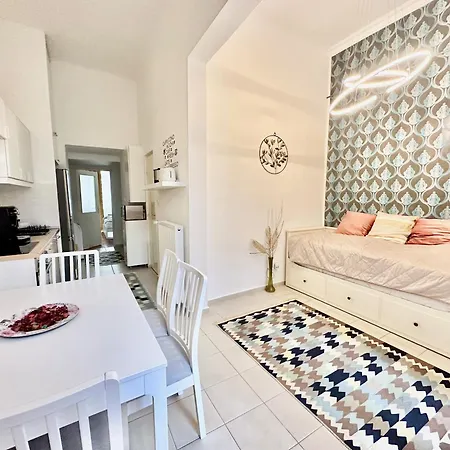 Weiner House I 2bdrm I 8ppl 아파트