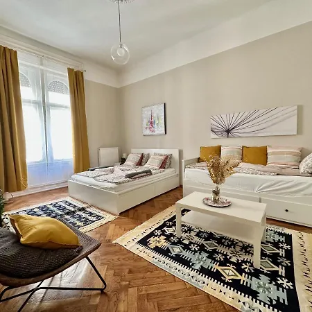 Lägenhet Weiner House I 2bdrm I 8ppl Budapest